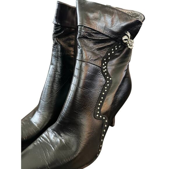 Tod's Women's Black Leather Side Zipper Pointed Toe Heeled Boots Size 10 - Picture 6 of 16